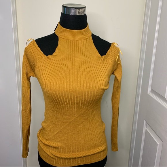 Urban Basic Flattering Cut off Shoulder / Cold Shoulder LongSleeves Top - Picture 4 of 6